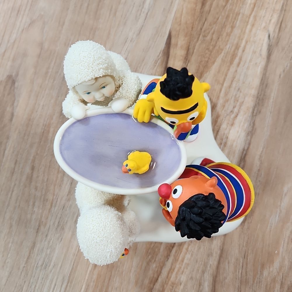 💜NIB Department 56 Snowbabies Sesame Street "Rubber Duckie Have Some Fun" - Picture 4 of 16